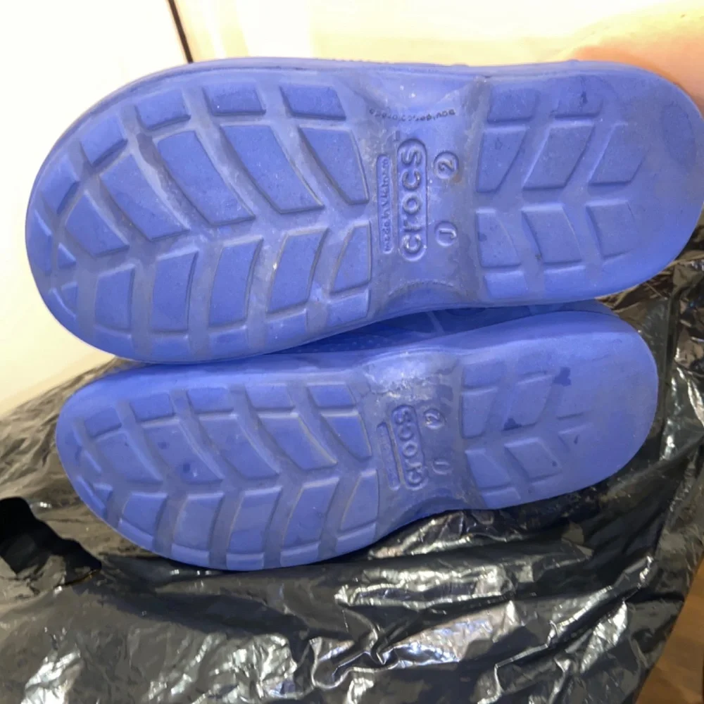 BOY’S SZ 2, CROCS BLUE HANDLE IT RAIN BOOTS